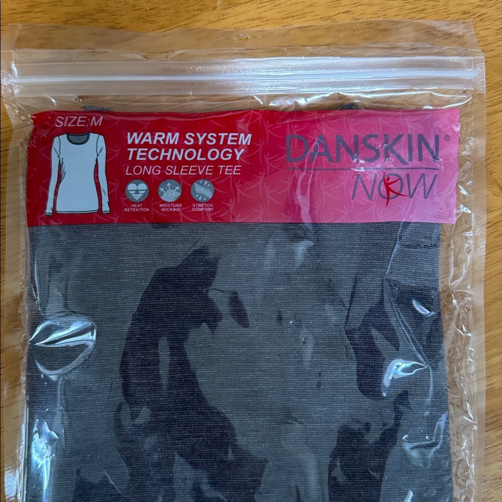 🎁NWT Base Layer Long Sleeve Top Woman Danskin Now Moisture Wicking M 8-10